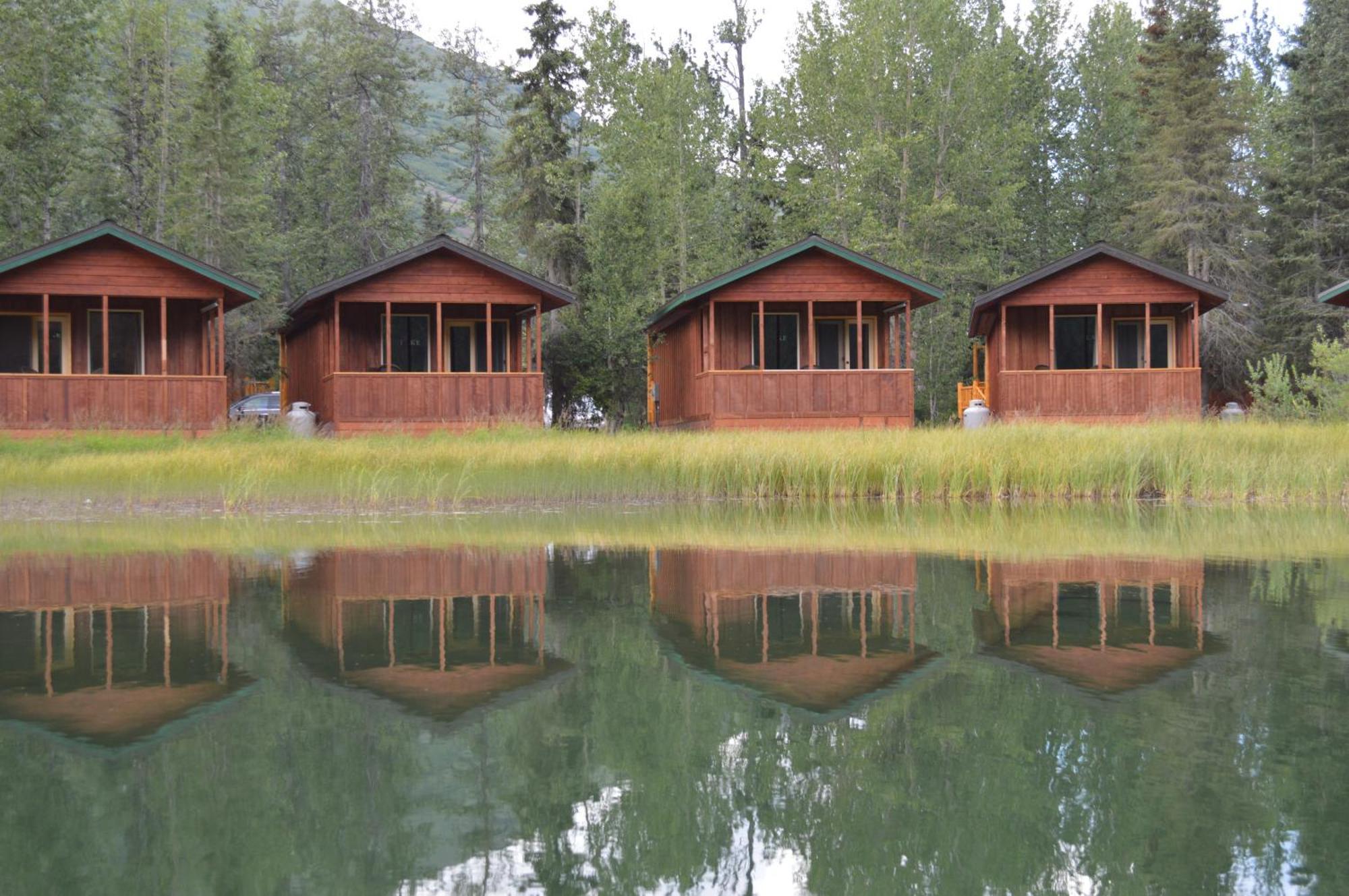 Summit Lake Lodge Buitenkant foto