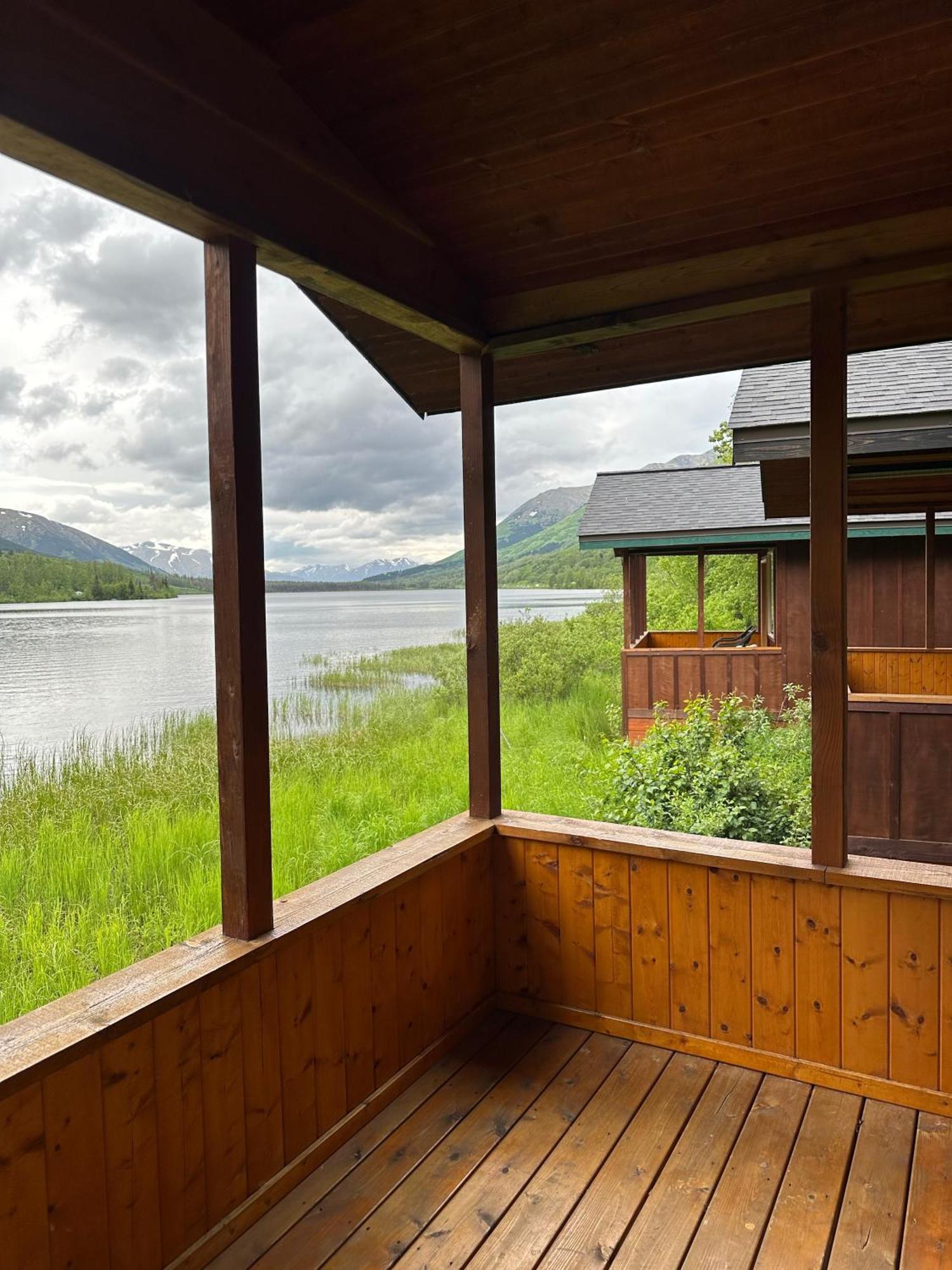 Summit Lake Lodge Buitenkant foto