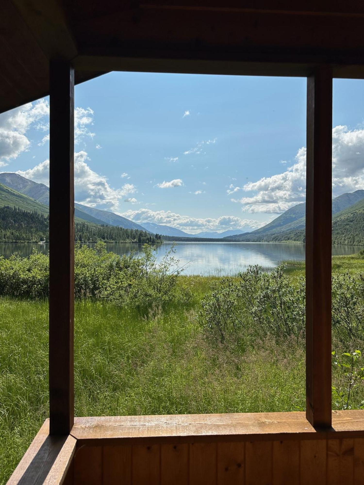 Summit Lake Lodge Buitenkant foto