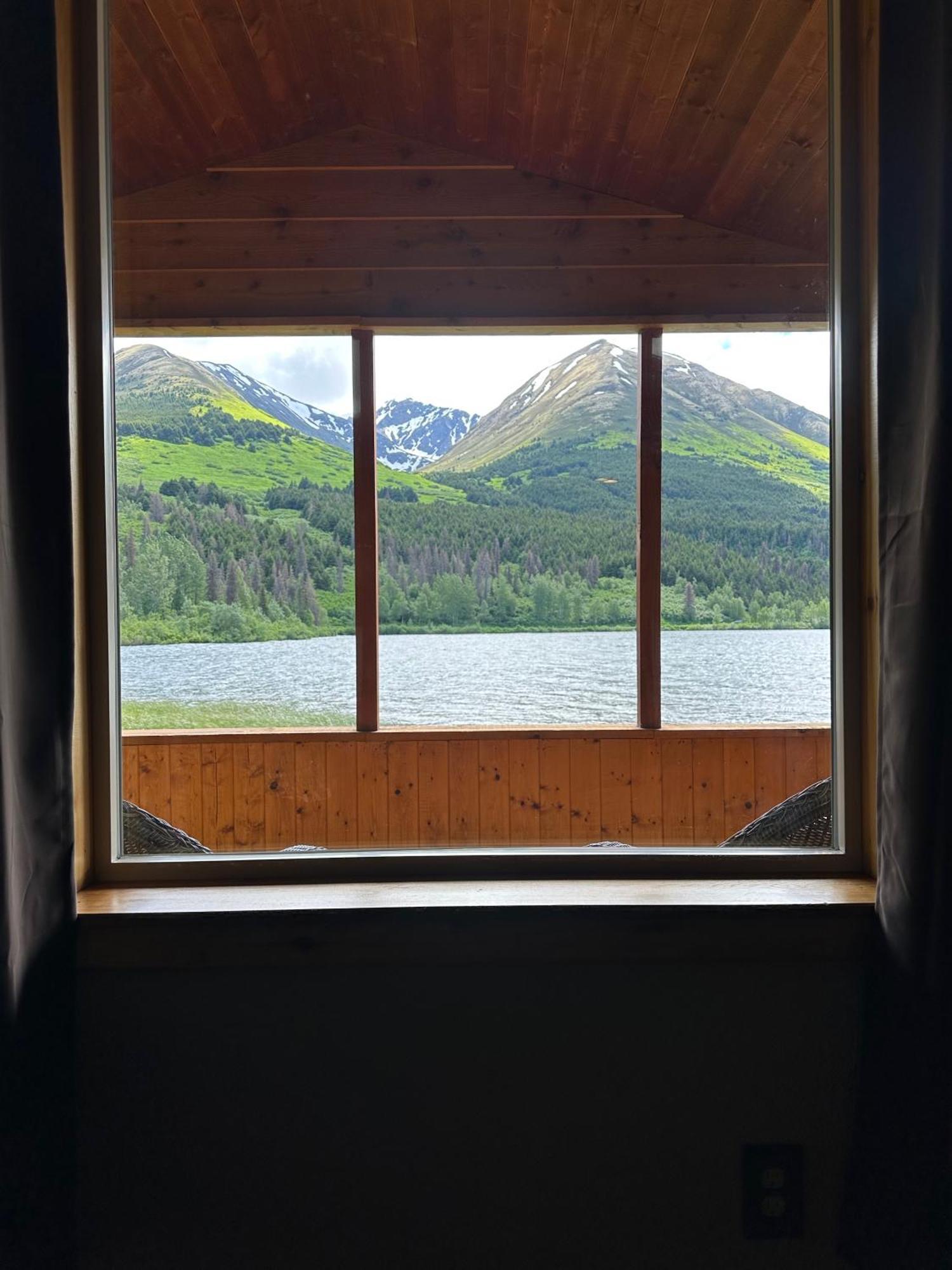Summit Lake Lodge Buitenkant foto