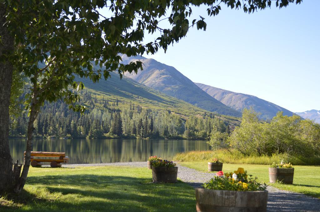 Summit Lake Lodge Buitenkant foto