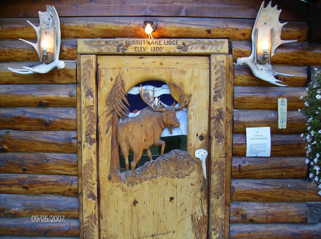 Summit Lake Lodge Buitenkant foto