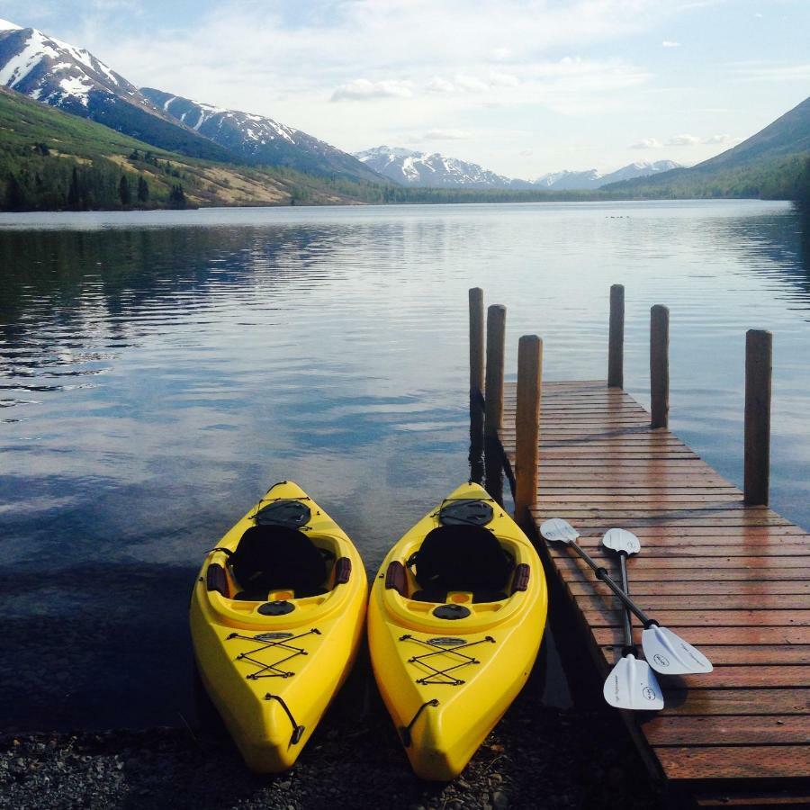 Summit Lake Lodge Buitenkant foto